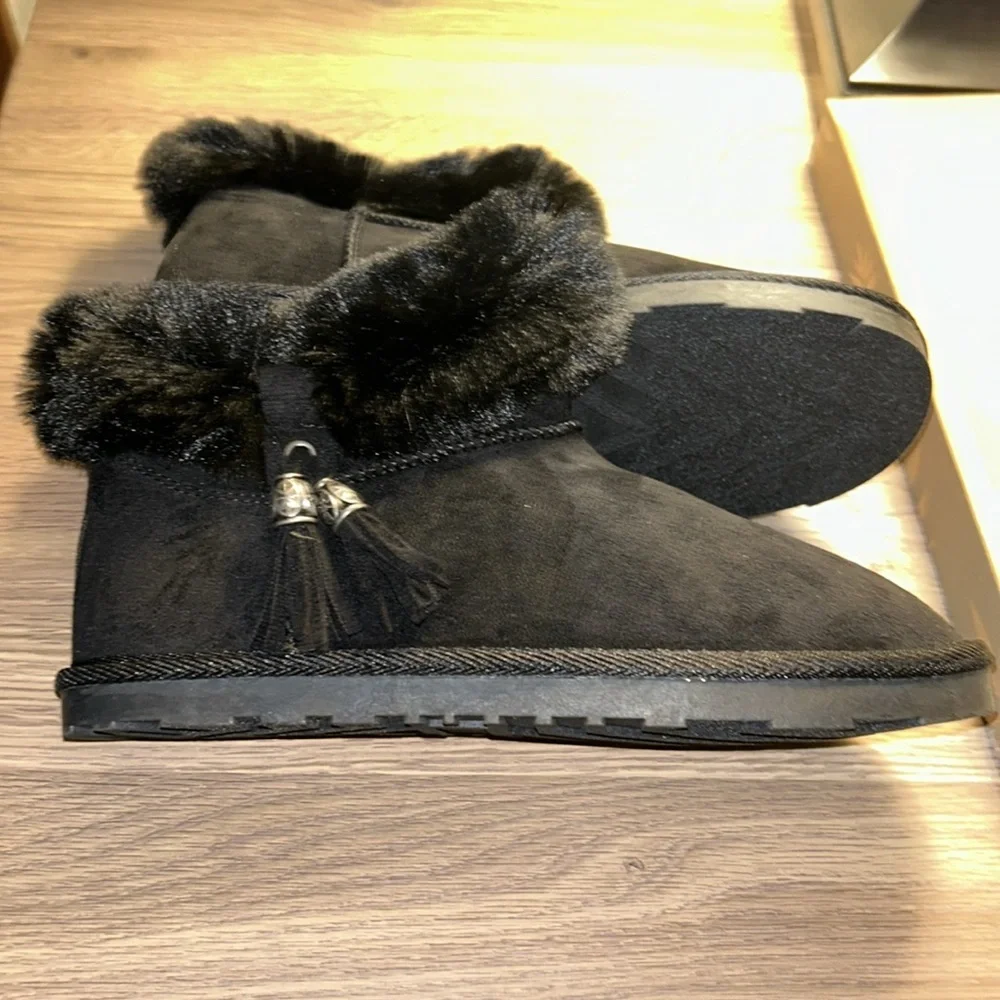 Dunes Women's Lennon Faux Fur bootie +Memory Foam